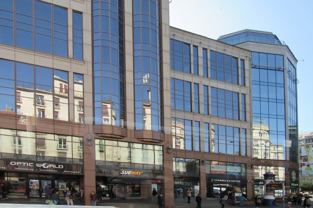 Old reflected in new, Budapest